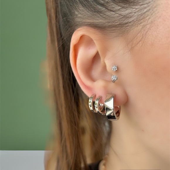 LAST ONE🔥 Geometric Hoop Earrings | Platinum Plated Silver | Modern Jewelry - Picture 5 of 11